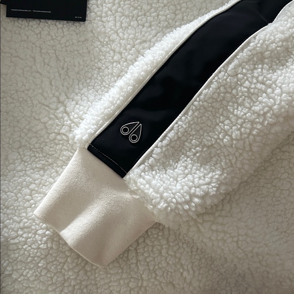 **** Brand New **** Moose Knuckle Pullover - Picture 3 of 7